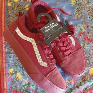 EPICSTEP Canvas & Suade Red sneakers Brand New Size 7 Rhinestones